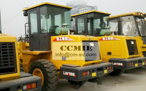 China Narrow Working Area Construction Machinery , 4 Wheel Heavy Equipment Excavator factory