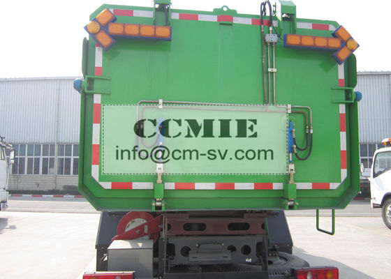 China High Way Sweeping And Spraying Road Sweeper Truck  with 5600L Water Tank factory